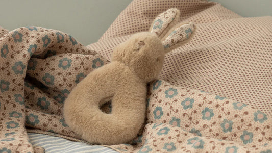 Triušio merliuko ir barškučio rinkinys | Cream Peach