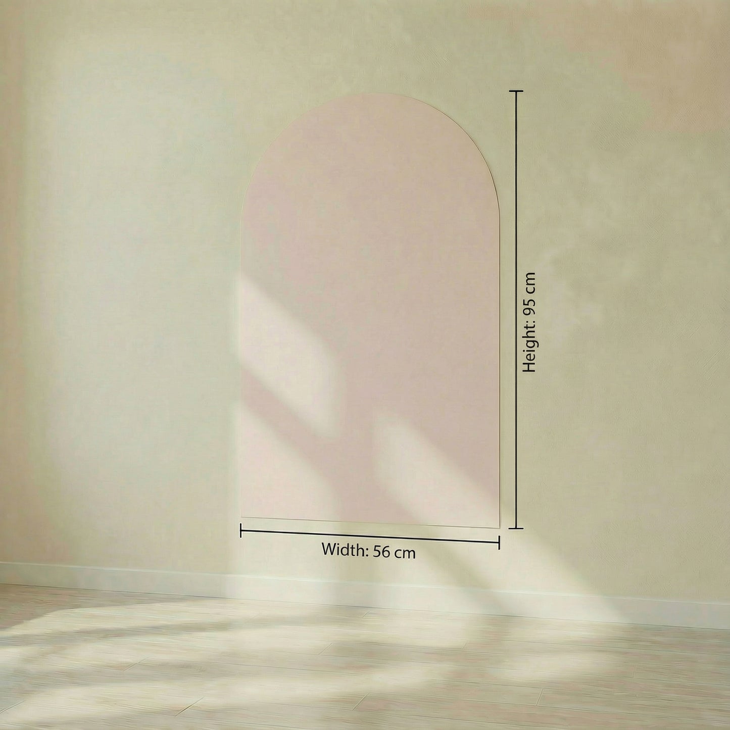 Magnetinė lenta vaikams - Arche - Light pink su matmenimis 56 cm pločio ir 95 cm aukščio ant sienos