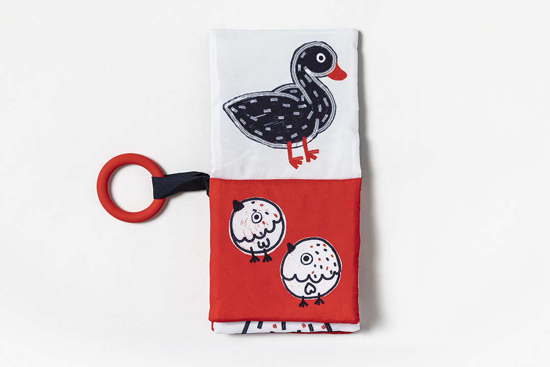 Edicare Editora, Lda. - kontrastinė knyga naujagimiams su kramtuku - Hey, look! Farm – Cloth Book