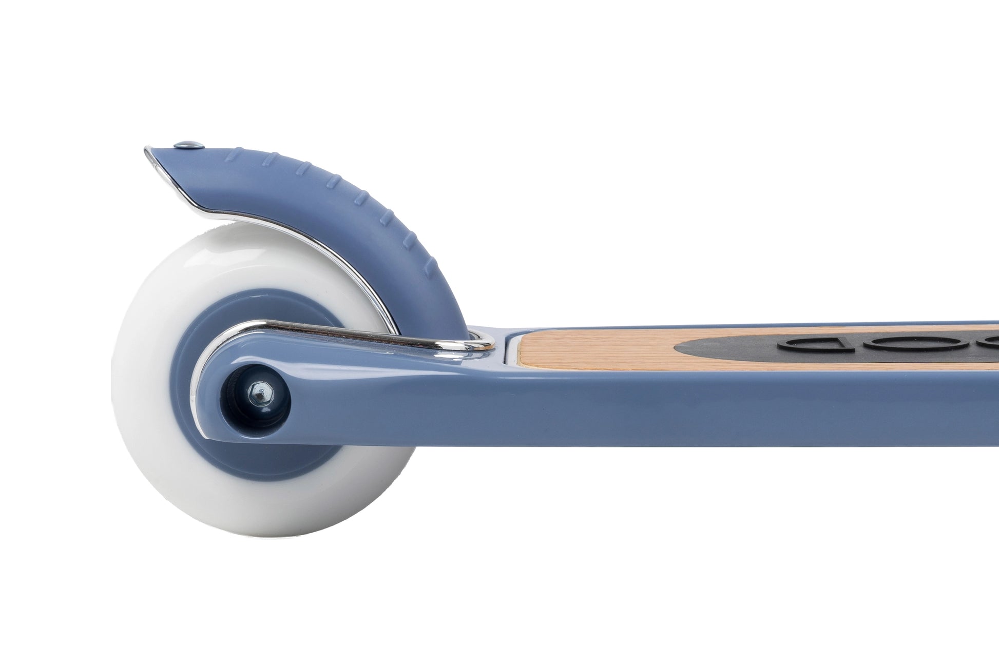 Banwood vintažinis 3-ratis paspirtukas su krepšeliu - detali nuotrauka su mėlynos spalvos ratu.