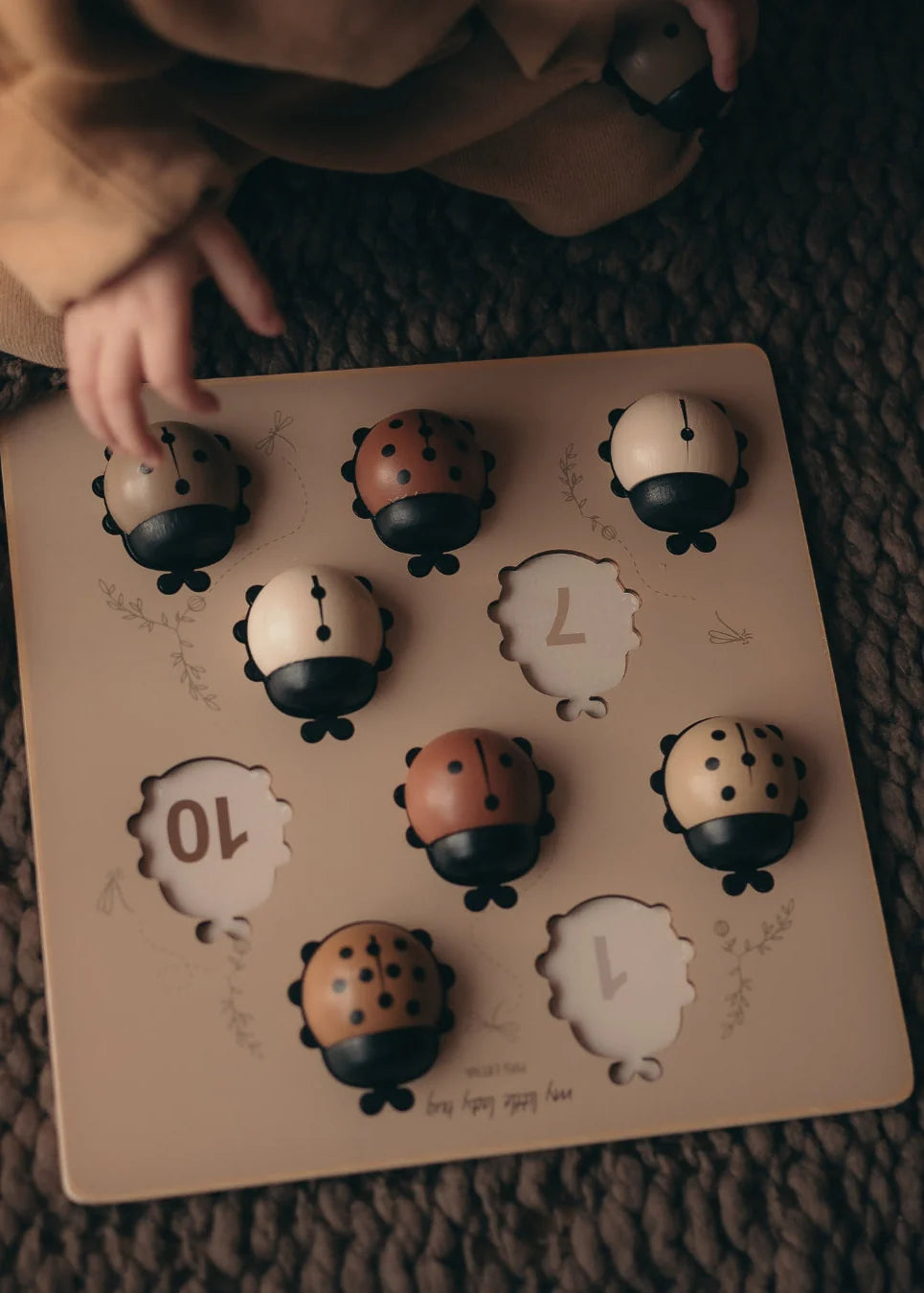 Medinė montessori skaičių dėlionė - Mano boružės 🐞