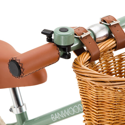 Details of Banwood vintažinis balansinis dviratis First Go - Forest including handlebar and basket features.