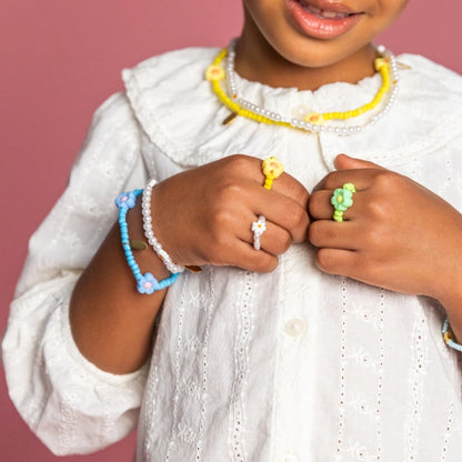 Spalvingas gėlių formos žiedas (skirtingos spalvos) 🌼