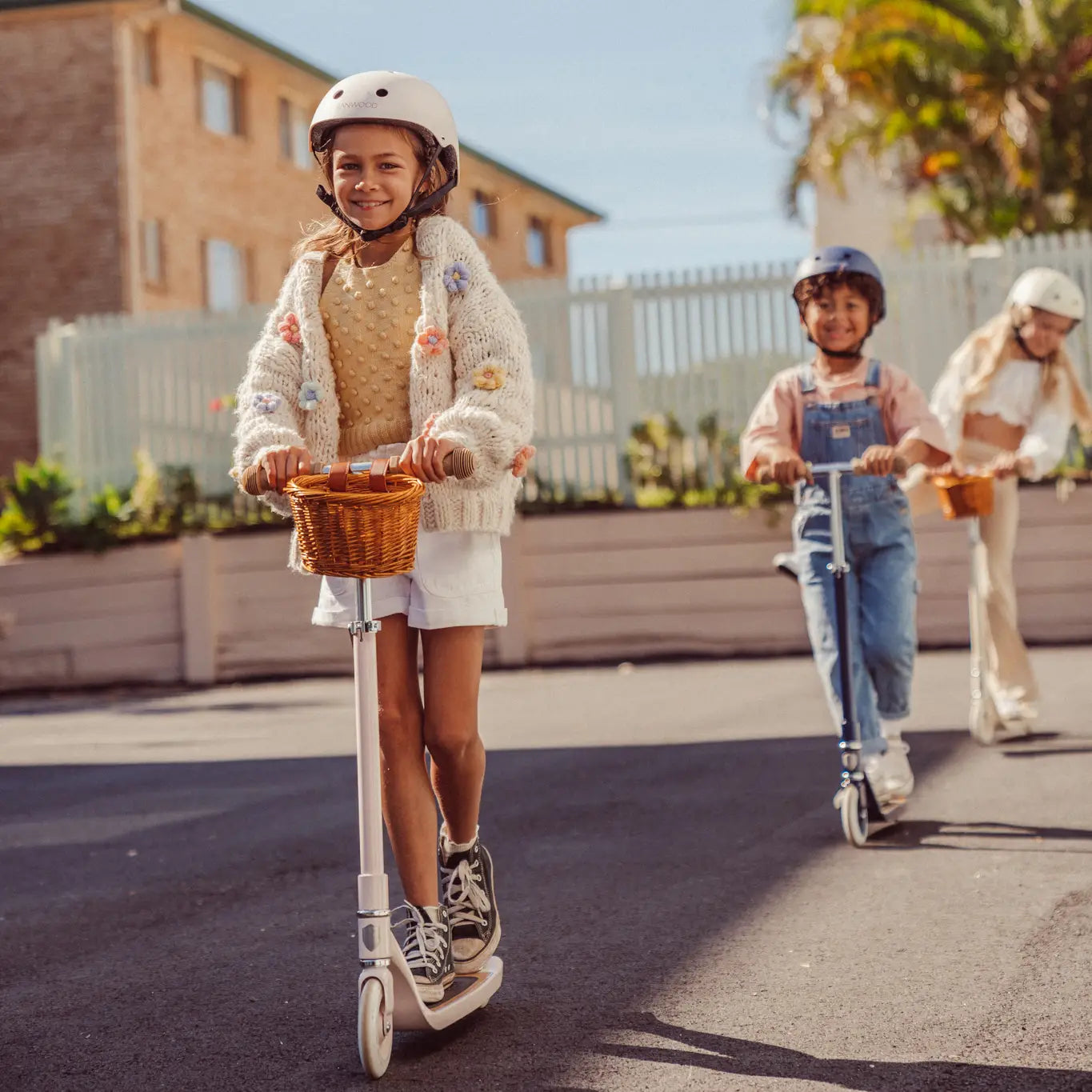Vintažinis paspirtukas su krepšeliu - Pink