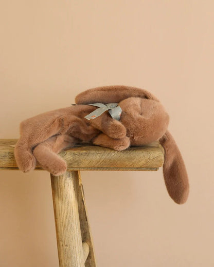 Maileg miegantis pliušinis triušiukas | Soft brown - LE KUKU