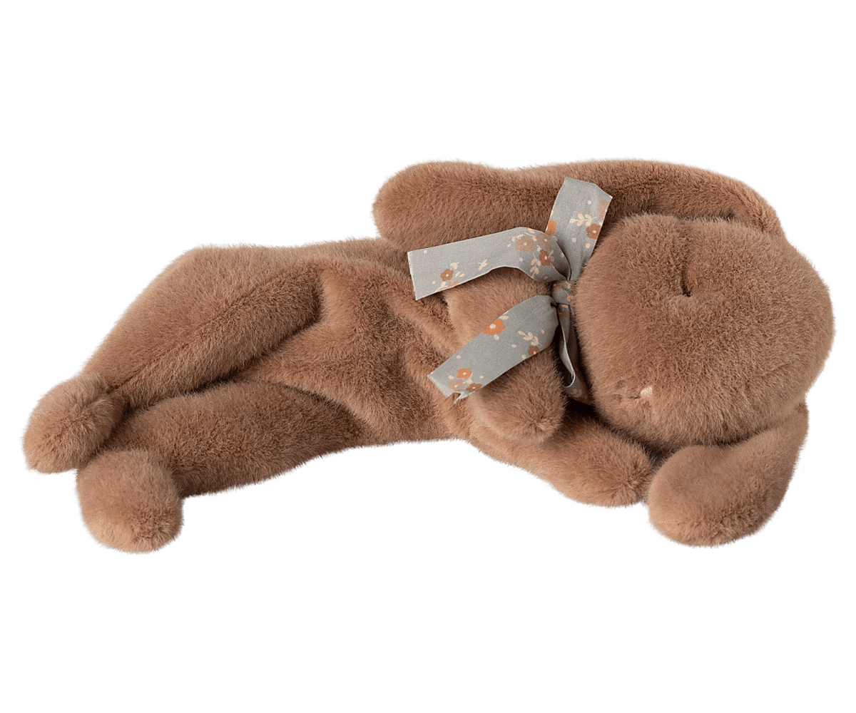 Maileg miegantis pliušinis triušiukas | Soft brown - LE KUKU